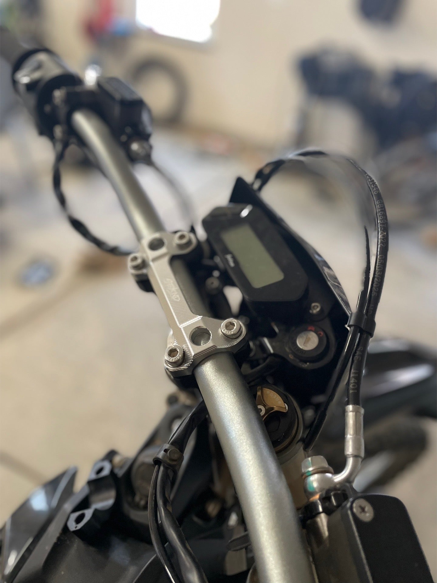 Ultra Bee Bar Clamp